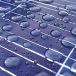 Un panel híbrido que produce electricidad con sol y lluvia